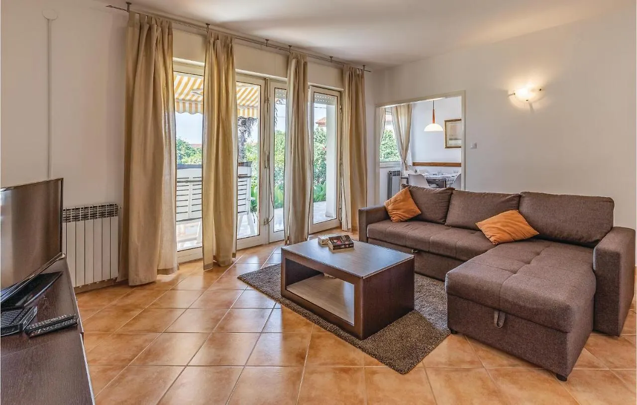 Cozy Apartment In Medulin With Wifi 0*,