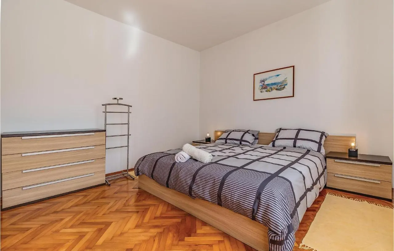 Cozy Apartment In Medulin With Wifi 0*,  Croatie
